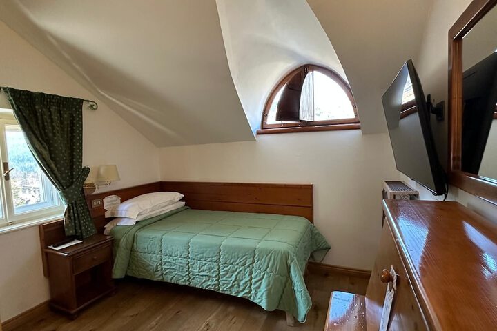 Room 27 of 106