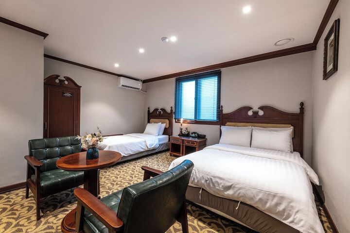 Room 25 of 100