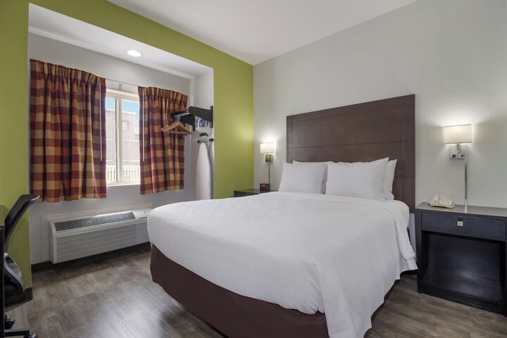 2 Queen Beds (7 of 10)