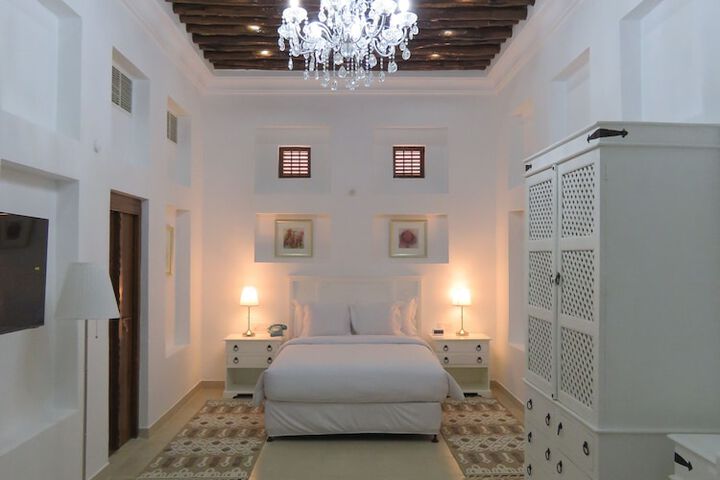 Room 12 of 110