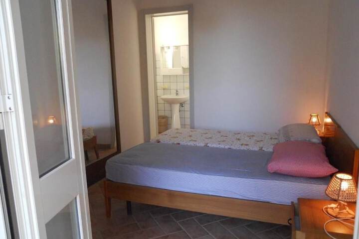Room 6 of 47