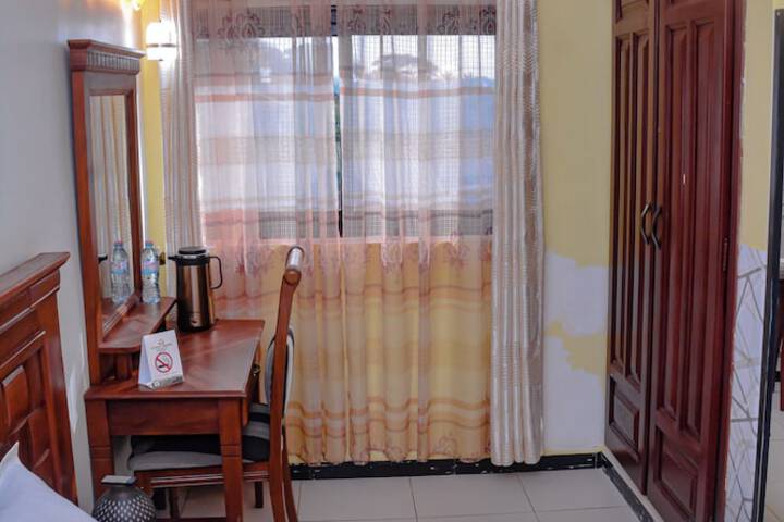 Room 28 of 122
