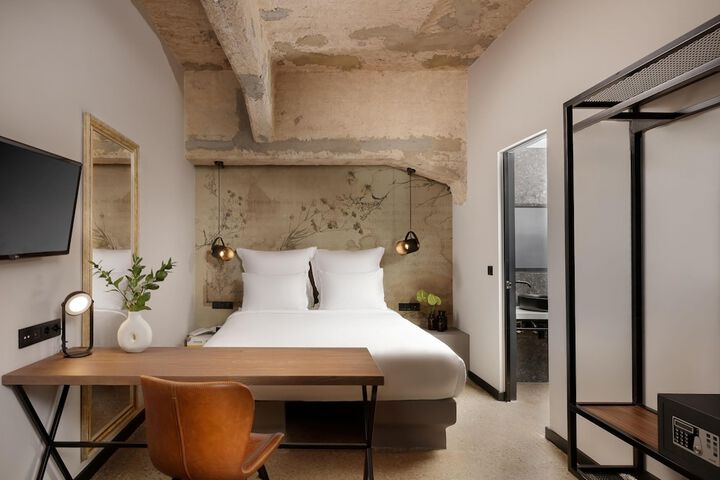 Room 16 of 63