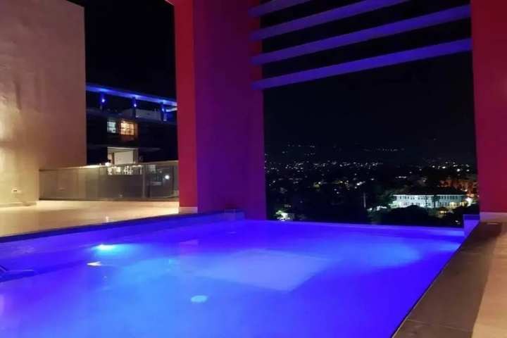 Pool 10 of 16