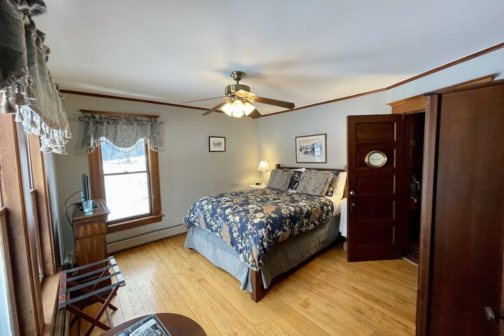 Room 10 of 60