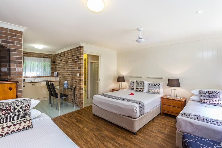 Room 2 of 33