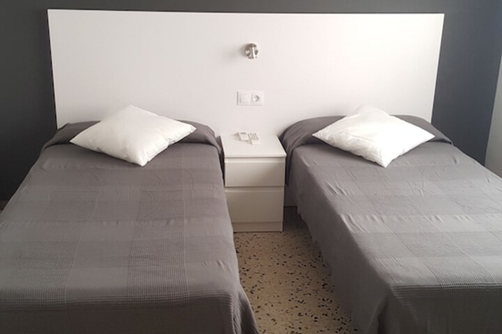 Room 12 of 32