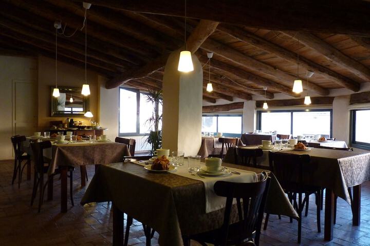 Breakfast area