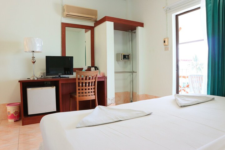 Room 6 of 202