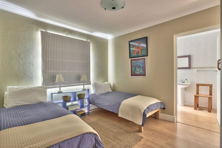 Room 18 of 132