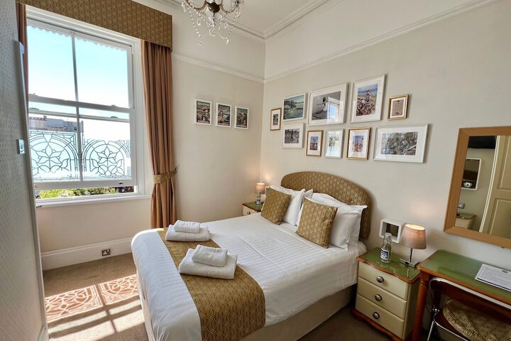 Room 3 of 64