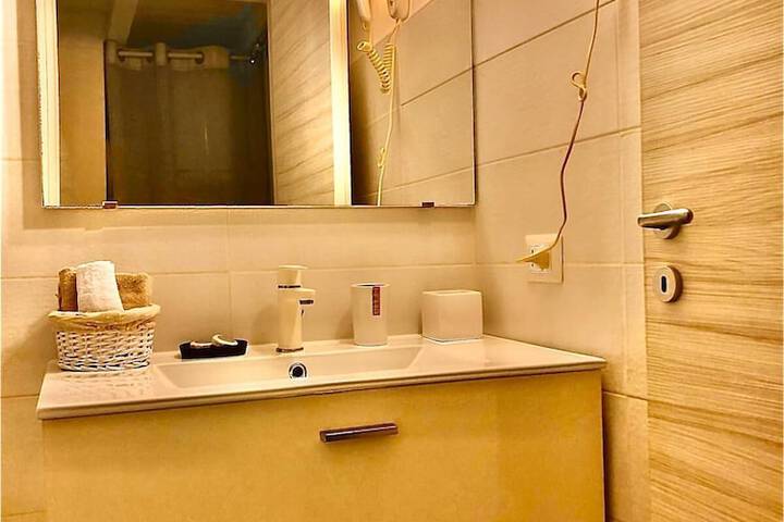 Room 15 of 18