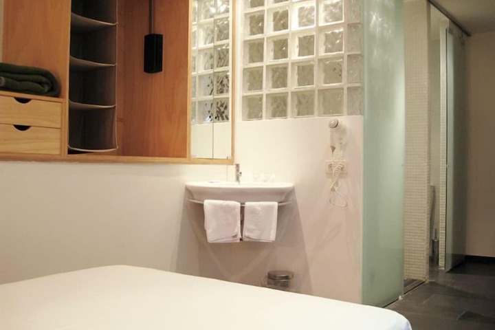 Room 6 of 21
