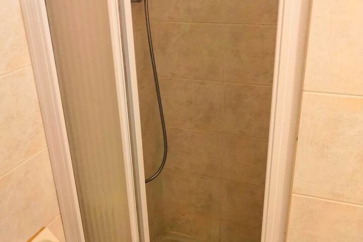 Room 14 of 28