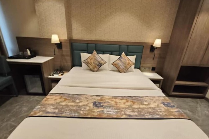Room 8 of 29