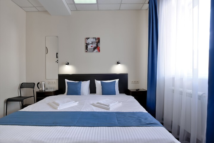 Room 17 of 40