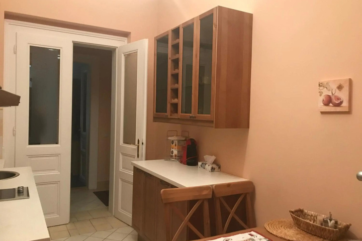 Room 6 of 12