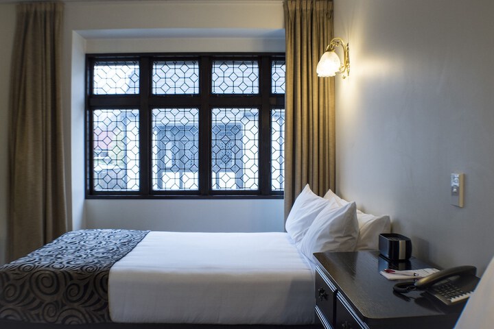Room 15 of 68