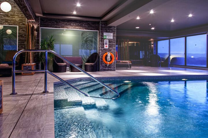 Pool 101 of 144