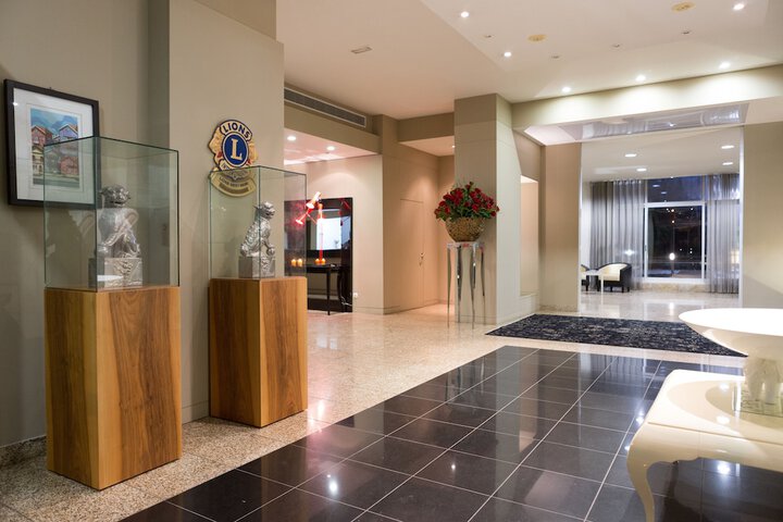 Check-in/check-out kiosk