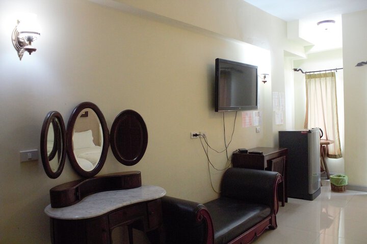 Room 33 of 60