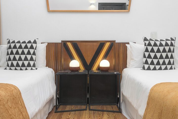 Room 51 of 79