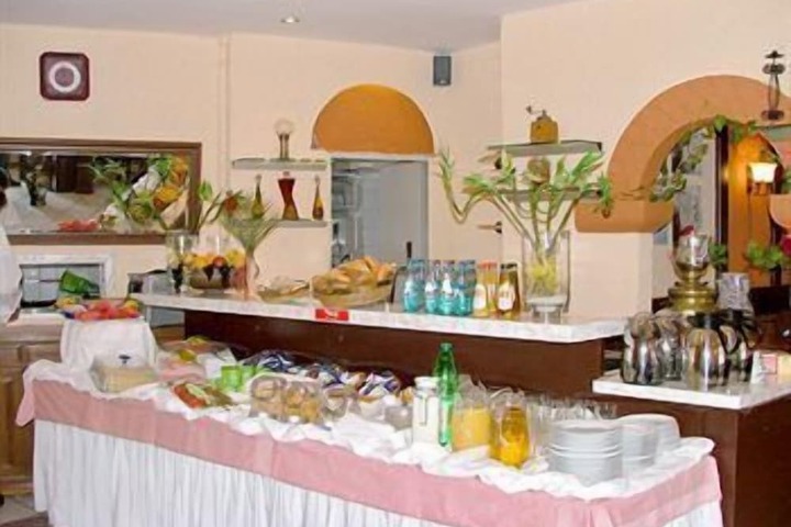 Breakfast/Coffee Service 30 of 43
