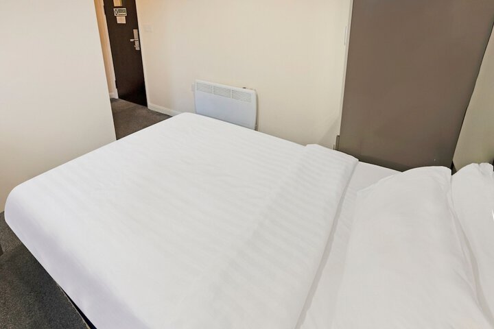 Room 32 of 83