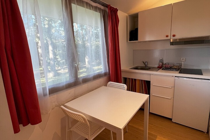 Room 34 of 141