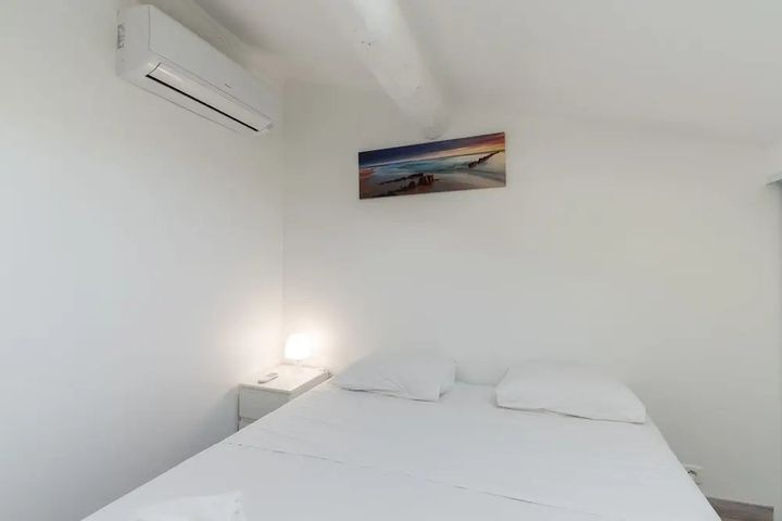 Room 5 of 13