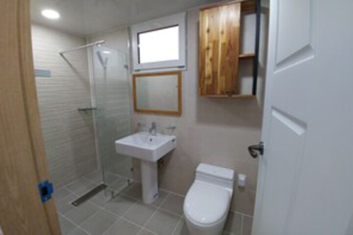 Room 6 of 130