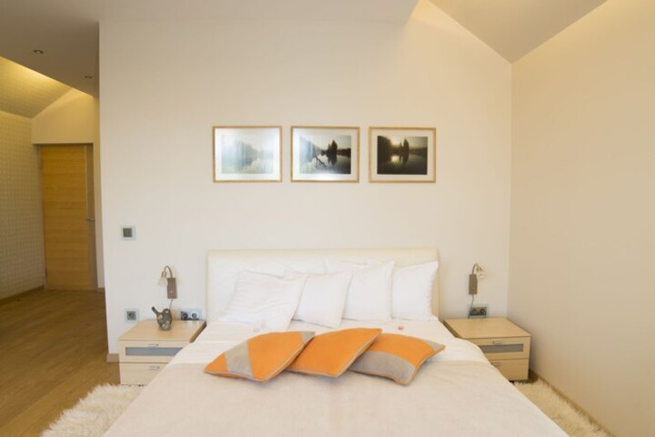 Room 10 of 36