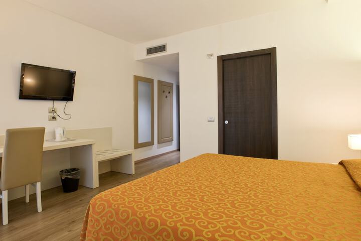 Room 34 of 86