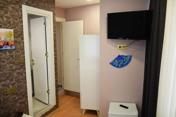 Room 8 of 31