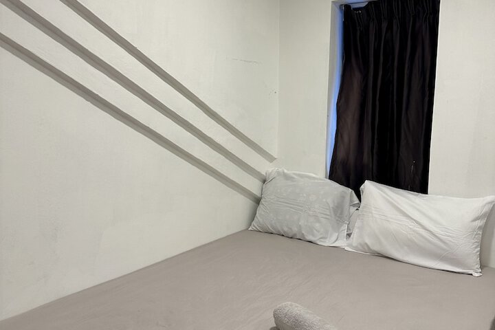 Room 25 of 39