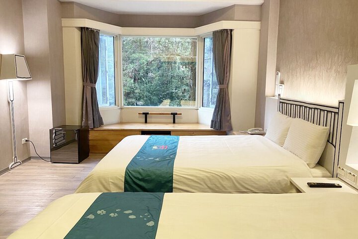 Room 8 of 12