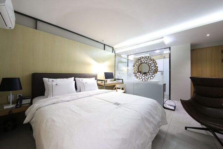 Room 11 of 70