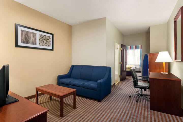 2 Queen Beds (1 of 11)
