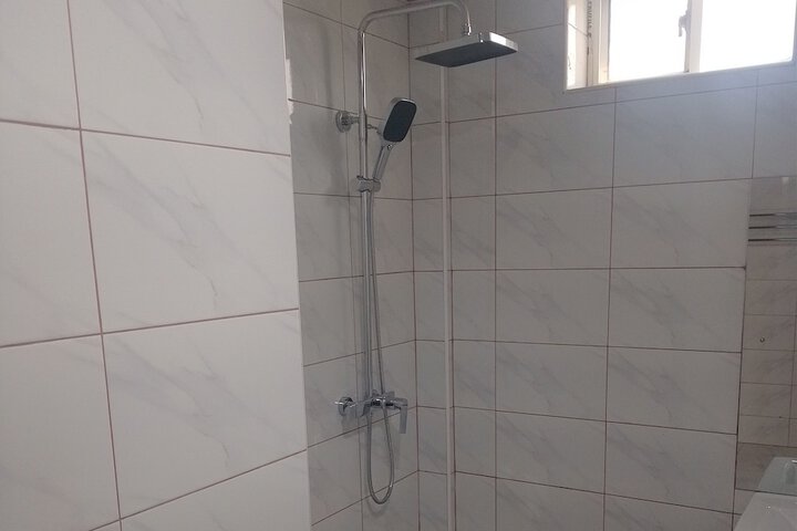 Room 6 of 9