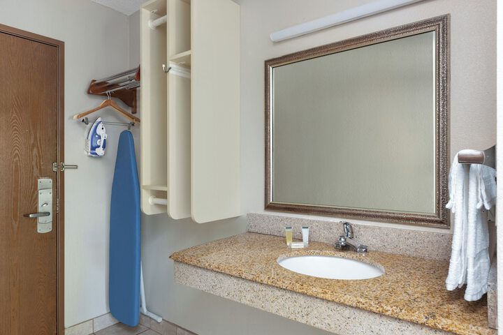 1 Queen Bed Accessible (1 of 19)