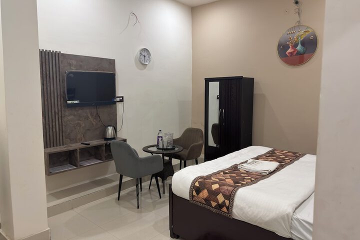 Room 9 of 23