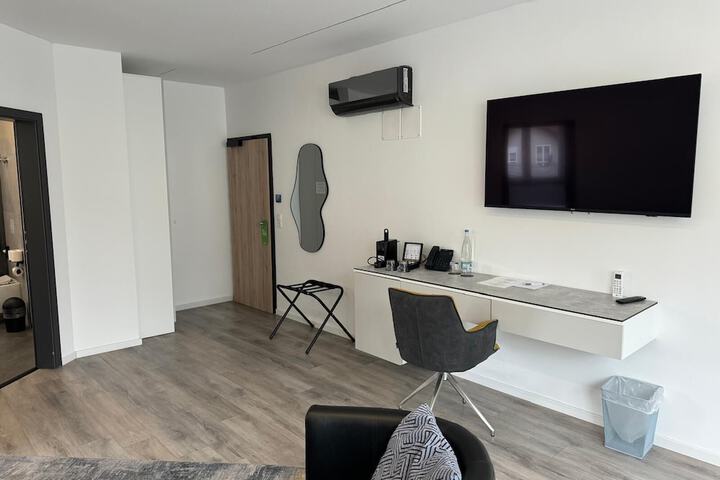 Room 40 of 77