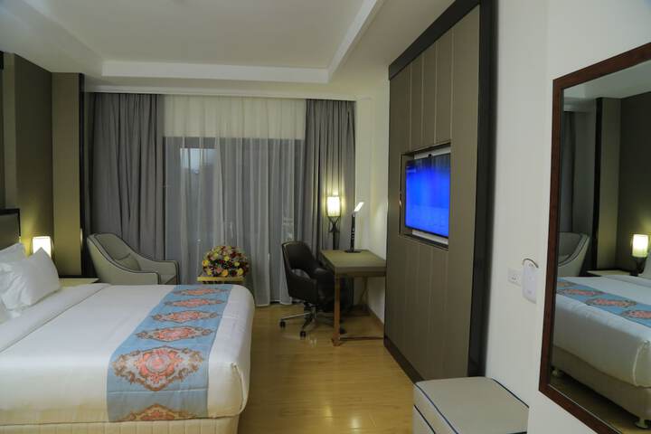 Room 11 of 33