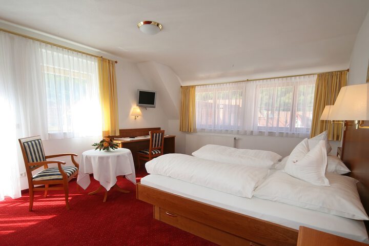 Room 33 of 93