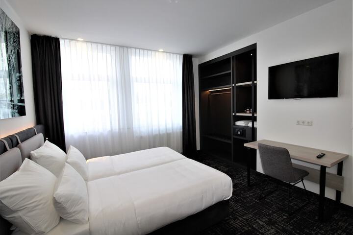 Room 25 of 62