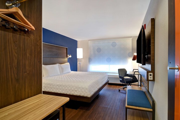 1 King Bed (11 of 18)