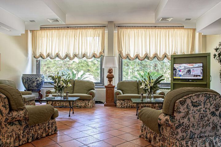 Entrance & Lobby