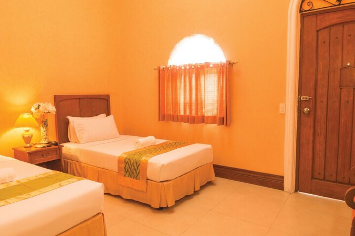 Room 11 of 29