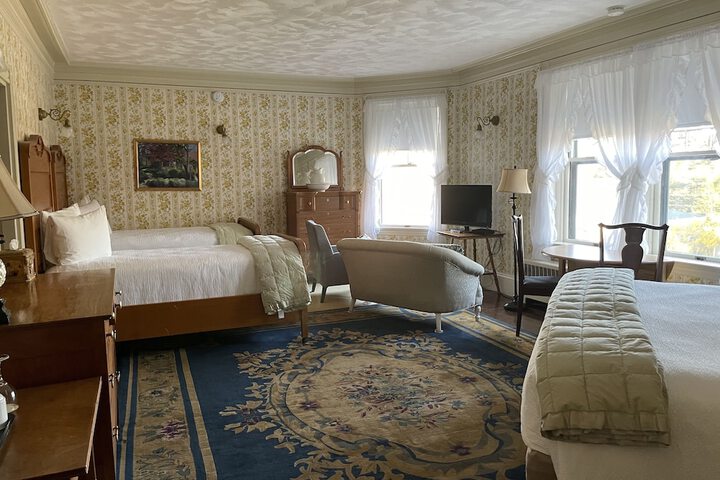 Room 43 of 100