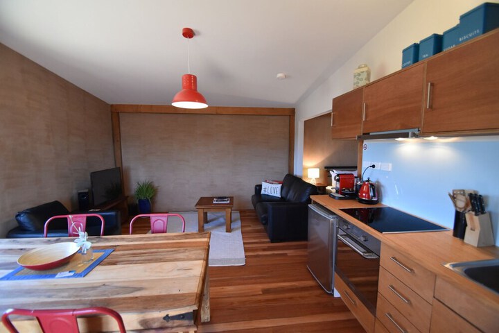 Room 5 of 12